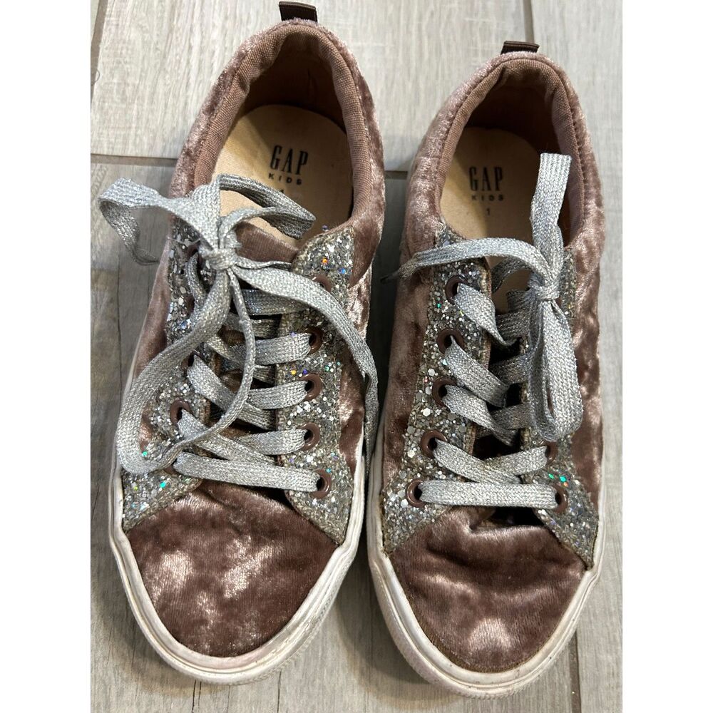 Gap Kids Glitter Velvet Low Top Sneakers with Silver Ribbon Laces Size 1
